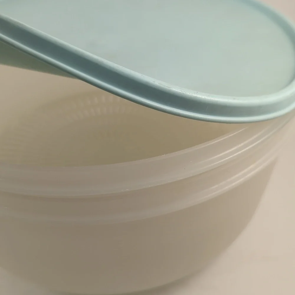 TUPPERWARE: Large Strainer serving bowl set
